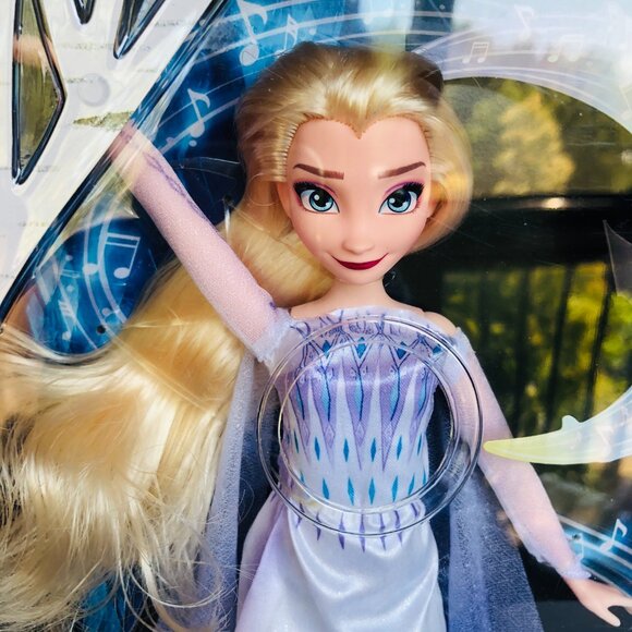 New in Box-Hasbro Disney Frozen 2  Musical Adventure Elsa Doll - Picture 5 of 13